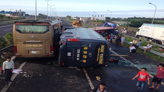 Tai nạn liên hoàn trên cao tốc Long Thành-Dầu Giây: 1 người chết, 4 người bị thương