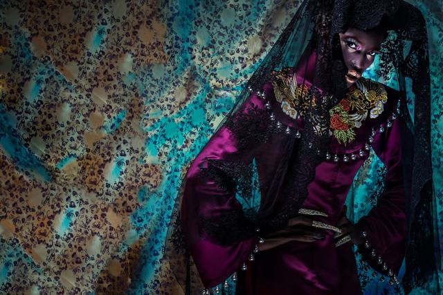 Người mẫu Châu Phi gây ấn tượng mạnh với áo dài cổ Việt