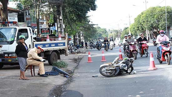 Đắk Lắk: Xe máy tông nhau, hai người bị thương nặng