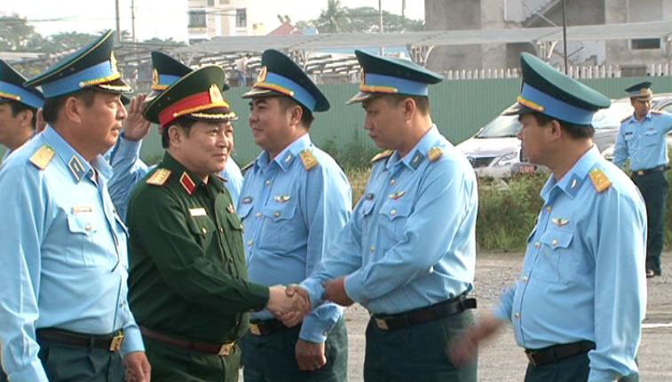 Bộ trưởng Bộ Quốc phòng kiểm tra công tác xử lý chất độc dioxin tại sân bay Đà Nẵng