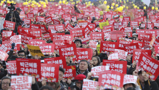Hàn Quốc: Hàng trăm nghìn người tiếp tục xuống đường biểu tình 