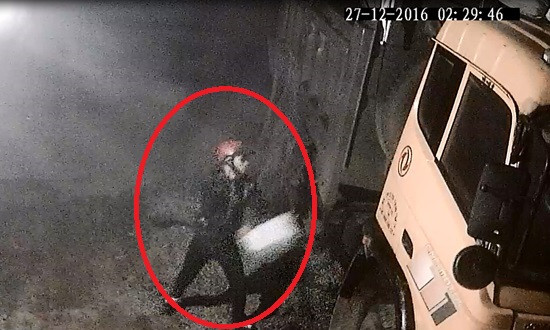 Truy tìm kẻ phóng hỏa đốt xe trong đêm bị camera ghi lại
