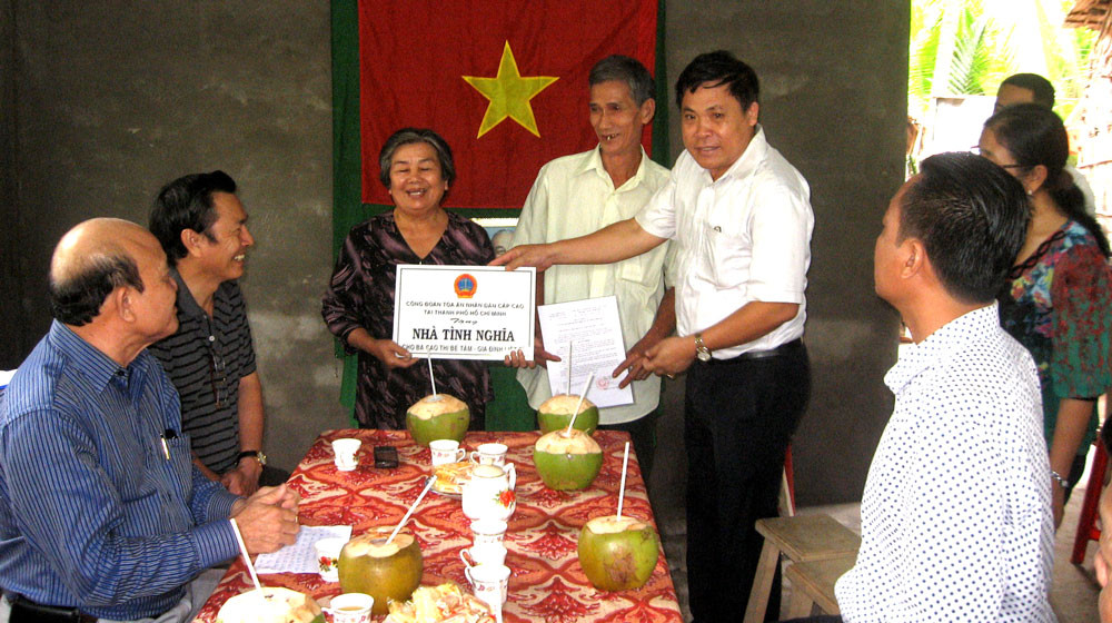 TANDCC tại Tp.Hồ Chí Minh trao tặng nhà tình nghĩa cho gia đình chính sách ở Bến Tre