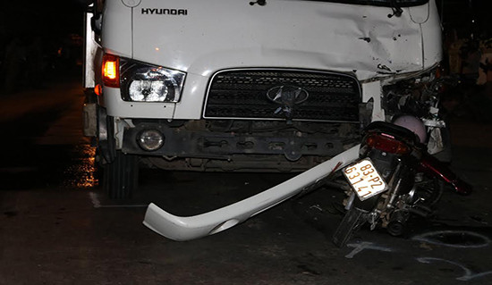 Sóc Trăng: Va chạm xe tải 3 người thương vong