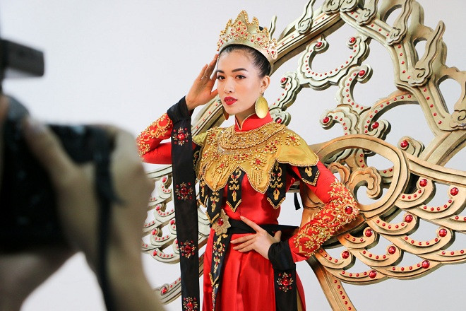 Lệ Hằng tiết lộ hình ảnh đầu tiên của quốc phục diện tại Miss Universe 2016
