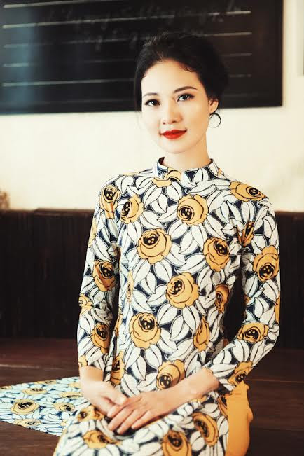 Hoa hậu Trần Thị Quỳnh đẹp hao gầy trong dáng dấp cô gái Sài Gòn xưa