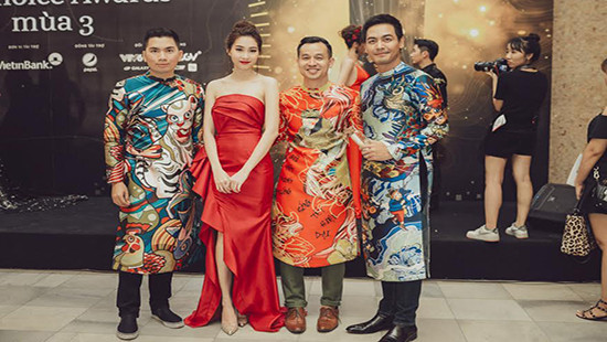Hoa hậu Đặng Thu Thảo quyến rũ khi đi trao giải