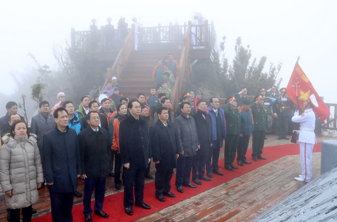 Chủ tịch nước thăm Lào Cai, dự lễ thượng cờ trên đỉnh Fansipan