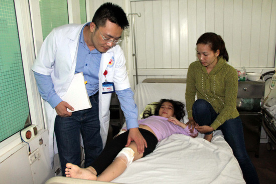Vẫn còn 7 bệnh nhân phải điều trị do lật xe khách tại Nghệ An 