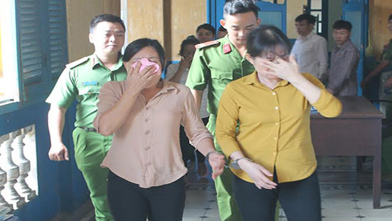 Hai cán bộ phụ nữ xã chiếm đoạt tiền lãnh án tù