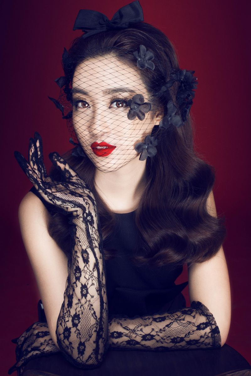 Hoa hậu Mỹ Linh bất ngờ lột xác với phong cách cổ điển