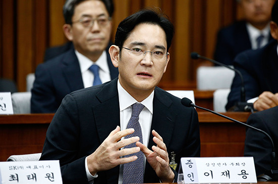 Người đứng đầu Samsung Jay Y. Lee bị bắt về tội hối lộ