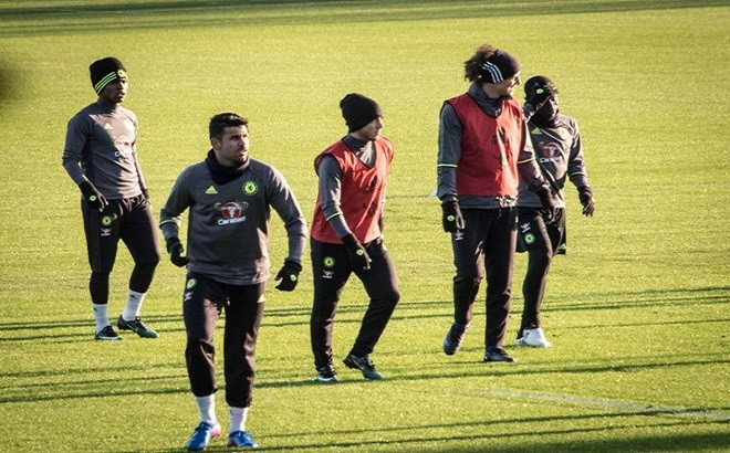 Diego Costa ra sân với nụ cười “tỏa nắng”