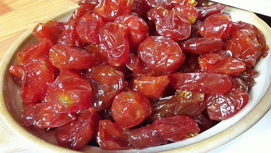 Mứt cà chua bi: Thêm món mứt cho ngày tết đỏ rực rỡ
