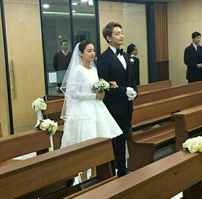 Hình ảnh hiếm hoi về đám cưới chỉ 24 triệu đồng của Bi Rain và Kim Tae Hee