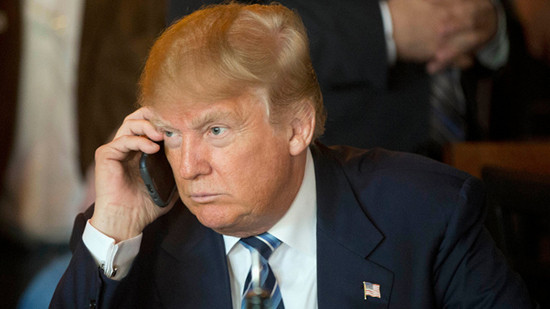Donald Trump thay điện thoại Android bằng điện thoại siêu bảo mật