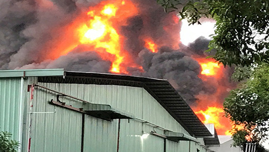 TPHCM: Cháy lớn tại một khu nhà xưởng