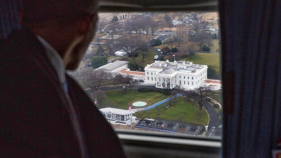 Bức ảnh cựu Tổng thống Obama từ biệt Nhà Trắng từ trực thăng đầy xúc động