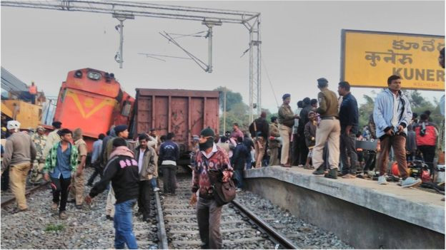 Tàu hỏa trật đường ray, ít nhất 36 người thiệt mạng, hàng chục người bị thương