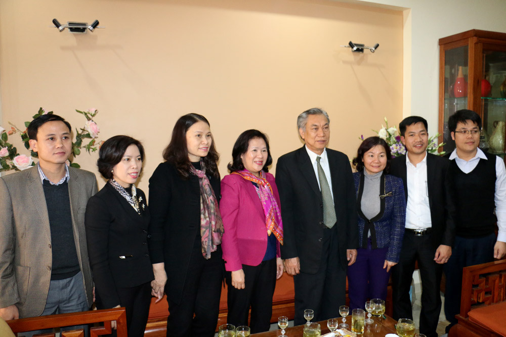 Phó Chánh án TANDTC Nguyễn Thúy Hiền chúc Tết gia đình các đồng chí nguyên là lãnh đạo TANDTC, Trọng tài Kinh tế Nhà nước