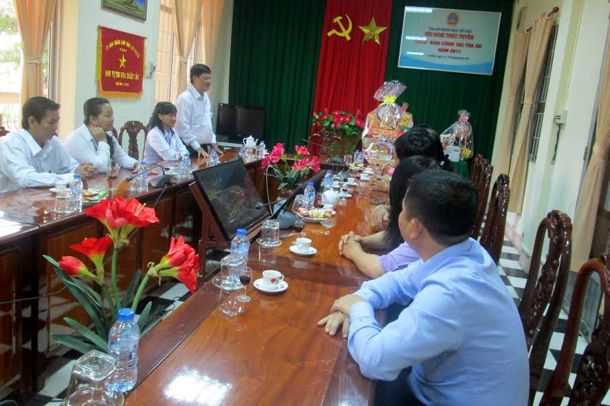Đoàn Lãnh đạo Thành ủy, HĐND, UBND và UBMTTQ Việt Nam thành phố Long Xuyên thăm và chúc Tết TAND tỉnh An Giang