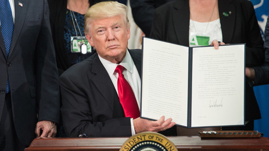Tổng thống Mỹ ký sắc lệnh kiểm soát biên giới và người nhập cư trái phép 