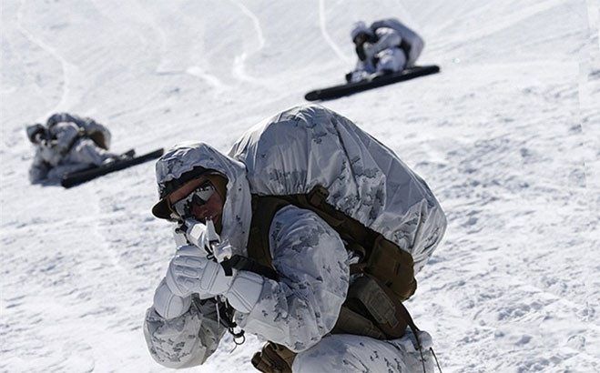 Lính thủy đánh bộ Mỹ - Hàn Quốc tập trận chung trong tuyết lạnh