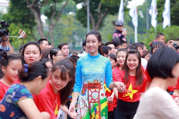 Hoa hậu Đỗ Mỹ Linh: “Đừng quá chú trọng vào những bình phẩm hoặc thị phi một chiều”