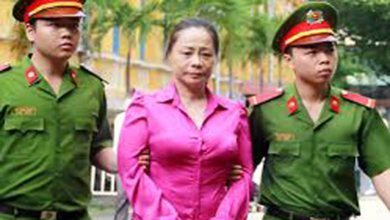 Những vụ 'tiền tình tù tội' xôn xao showbiz Việt