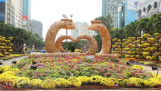 TPHCM mở cửa đường hoa Nguyễn Huệ thêm một ngày