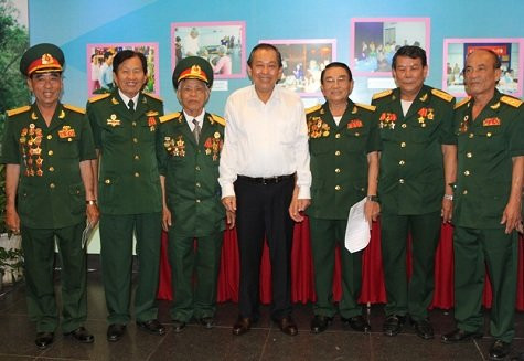 Phó Thủ tướng Trương Hòa Bình gặp mặt cựu chiến sỹ cách mạng bị địch bắt tù đày