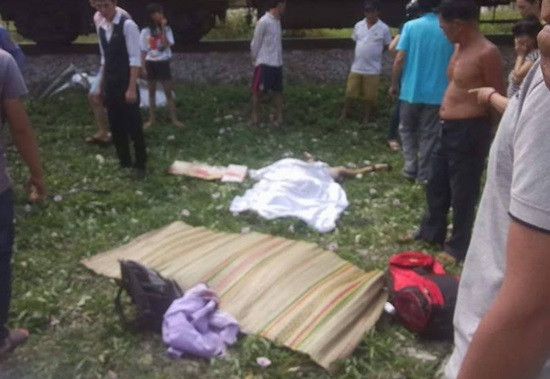 Đồng Nai: Tàu hỏa tông xe 16 chỗ, ít nhất 2 người tử vong