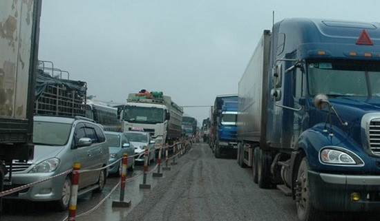 Quảng Nam: Ùn tắc giao thông dài hàng chục km trên quốc lộ 1A 