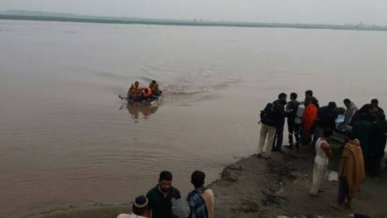 Thuyền chở hơn 150 người bị lật tại miền Đông Pakistan
