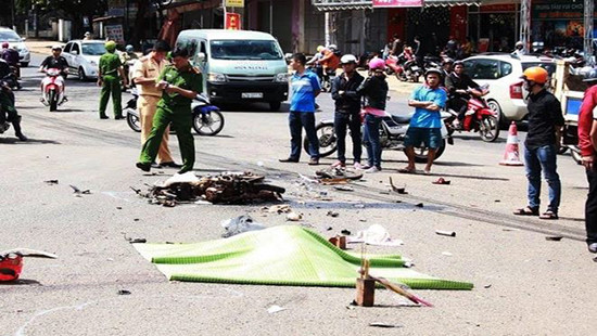 Đắk Lắk: Bị xe tải cuốn vào gầm, một phụ nữ chết thảm