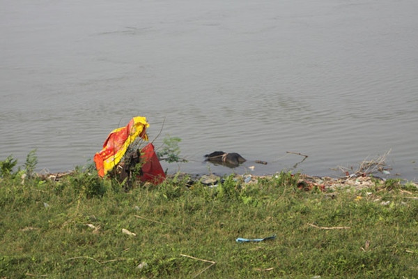 Quảng Nam: Đi đánh cá, tá hỏa phát hiện một thi thể trôi sông