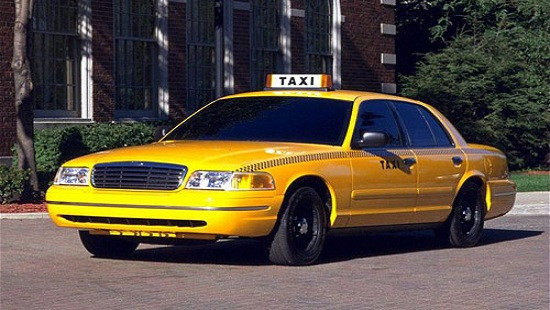 Tài xế taxi buộc phải chạy quá tốc độ vì hành khách liên tục xì hơi