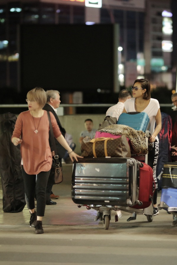 Phương Mai xách 40kg hành lý đi du lịch bụi châu Âu