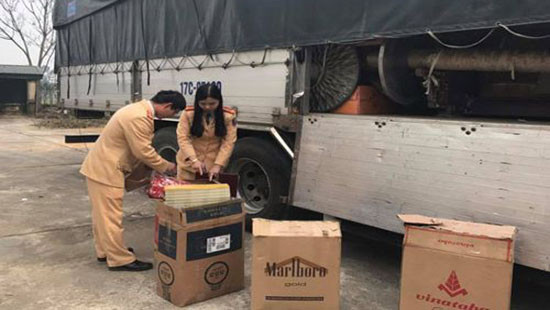 Thanh Hóa: Bắt giữ xe tải vận chuyển 1.220 bao thuốc lá nhãn hiệu 555