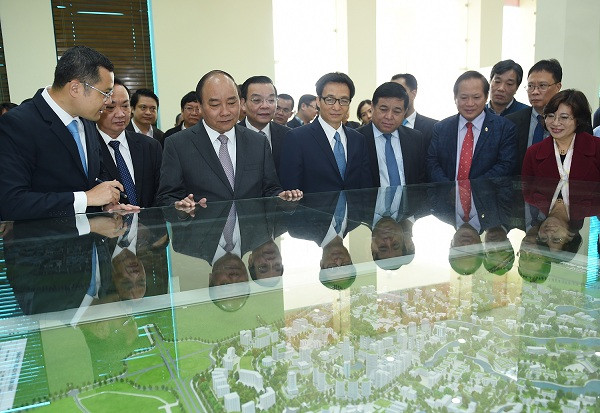 Thủ tướng Nguyễn Xuân Phúc thăm và làm việc tại khu Công nghệ cao Hòa Lạc