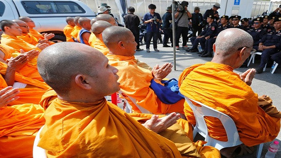 Thái Lan: Hàng nghìn cảnh sát truy bắt nhà sư bị cáo buộc rửa tiền