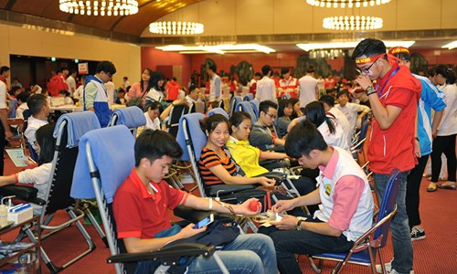 30.000 người tham dự, hơn 10.000 đơn vị máu thu được từ lễ hội Xuân Hồng 2017