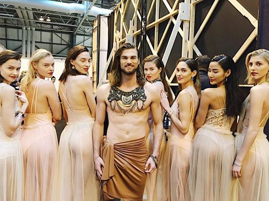 Hai mẫu Việt liên tiếp trúng show diễn tại London Fashion Week 