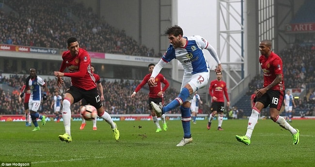 FA Cup: Vượt qua Blackburn, Man Utd “bất khả chiến bại”