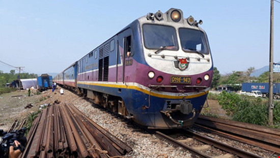 Thừa Thiên-Huế: Tuyến đường sắt Bắc-Nam chính thức thông tuyến sau vụ lật tàu
