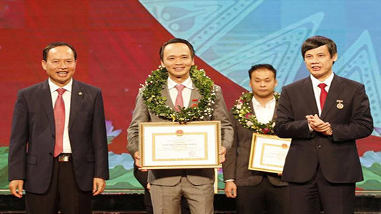 Chủ tịch FLC nhận danh hiệu “Vì sự phát triển Thanh Hoá” 