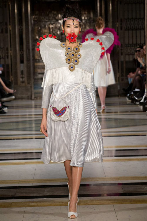 Hoàng Thùy, Trang Phạm tiếp tục tỏa sáng tại London Fashion Week