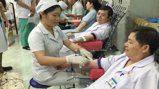 200 y, bác sĩ hiến máu nhân đạo mừng ngày thầy thuốc Việt Nam