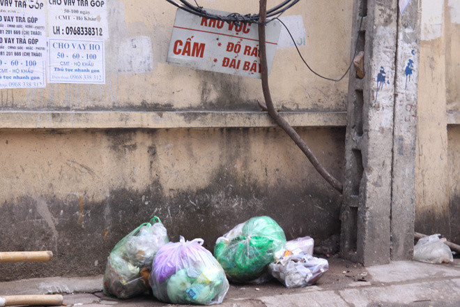 Vứt rác, tiểu bậy bị phạt tiền triệu: Phạt nặng mới “chữa” được “bệnh” vô ý thức