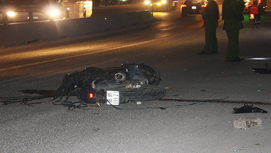 Nghệ An: Xe tải tông xe máy, 2 người thương vong